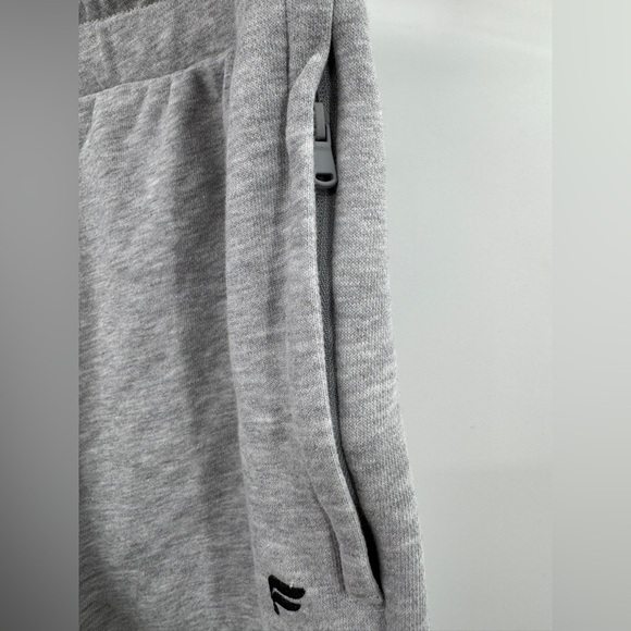 Fabletics Men's Heather Gray Sweat Shorts Size M Stretch Pockets Casual - Picture 3 of 9